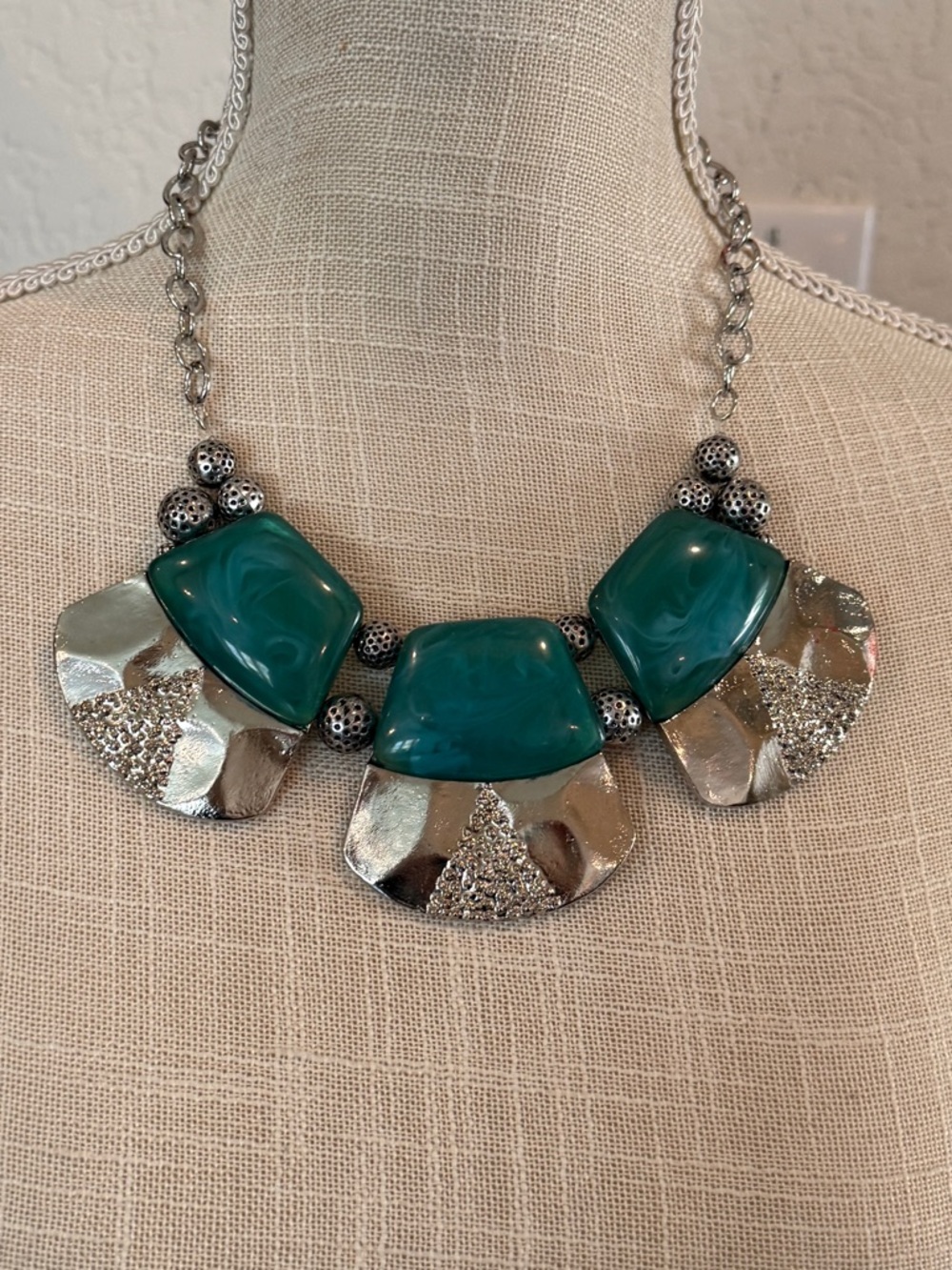 Teal and Silver Tone Collar Necklace